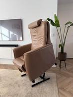 Prominent Sta-op Stoel M | Taupe Leder | 3 Motoren | Accu, Minder dan 75 cm, Leer, Ophalen of Verzenden, Zo goed als nieuw