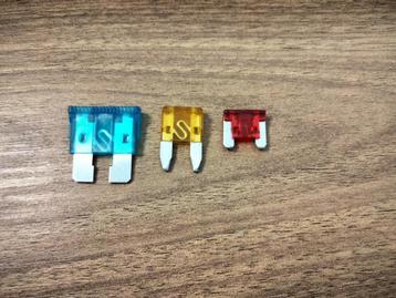 Set van 10 Autozekeringen – €2,00 beschikbaar voor biedingen