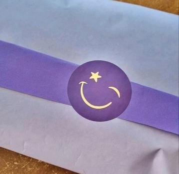 Cadeaupapier op rol inpakpapier effen lila paars kadopapier beschikbaar voor biedingen