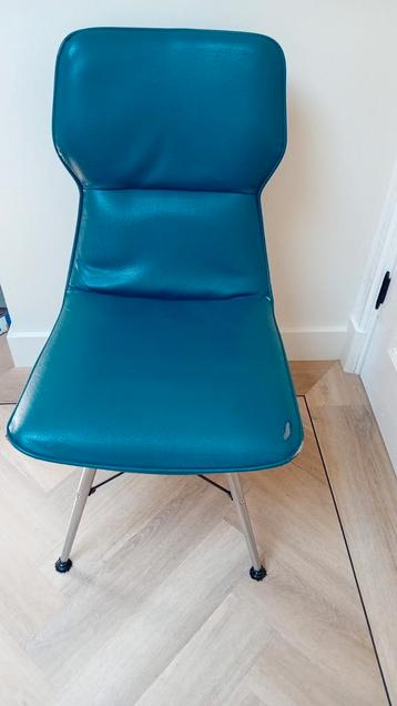 Stoelen Xooon, kunstleer 8 stuks beschikbaar voor biedingen