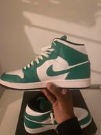Jordan 1 mid green lucky, Ophalen, Zo goed als nieuw, Schoenen