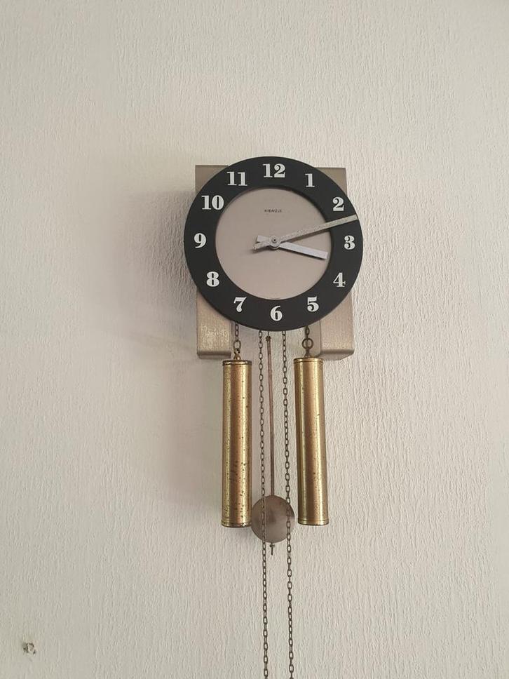 Kienzle wandklok – klassiek en tijdloos design, Antiek en Kunst, Antiek | Klokken, Ophalen of Verzenden