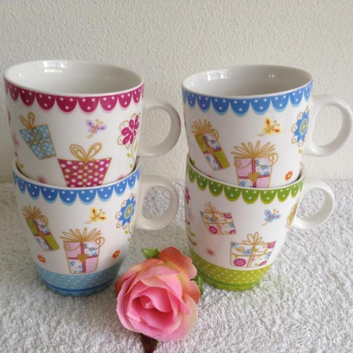 🎁4 Vrolijke SIAKI Mokken/Bekers inhoud 175 ML., Huis en Inrichting, Keuken | Servies, Zo goed als nieuw, Kop(pen) en/of Schotel(s)