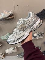 New Balance 1906 Silver Gold - Maat 44,5, Kleding | Heren, Schoenen, New Balance, Nieuw, Sneakers of Gympen, Koru