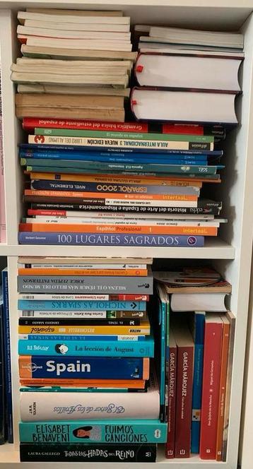 Spaanse studieboeken en literatuur beschikbaar voor biedingen