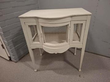 Brocante Theekastje met Kippengaas beschikbaar voor biedingen