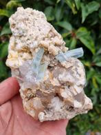 Mooie aquamarijn kristallen met rookkwarts op matrix, Ophalen of Verzenden, Mineraal
