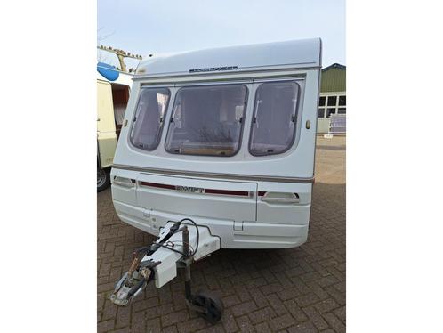 Swift Challenger 400SE (993572), Caravans en Kamperen, Caravans, Particulier, tot en met 2, 750 - 1000 kg, Treinzit, Swift, 2 aparte bedden