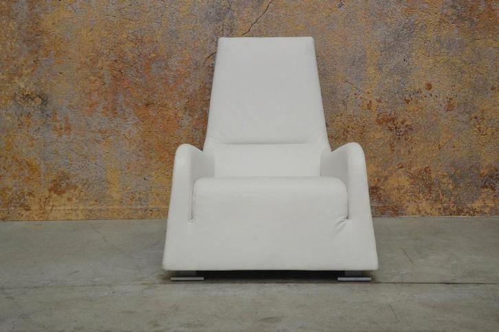 ZGANieuw witte leren Ligne Roset Jil design fauteuil, Huis en Inrichting, Fauteuils, Zo goed als nieuw, Leer, 50 tot 75 cm, 75 tot 100 cm