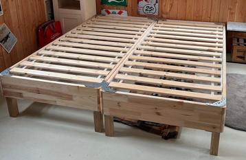 Grenen Ikea bedframes 90x200 cm met lattenbodem