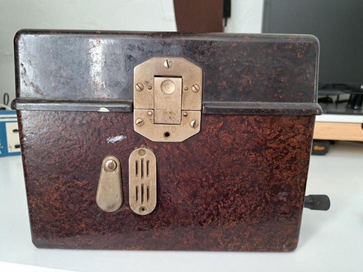 Bakelieten kast (veldtelefoon ? megger?), Antiek en Kunst, Antiek | Gereedschap en Instrumenten, Ophalen of Verzenden