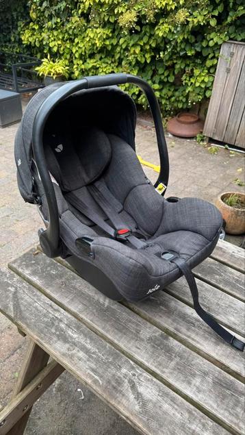 Joie baby autostoel met twee isofix bases beschikbaar voor biedingen