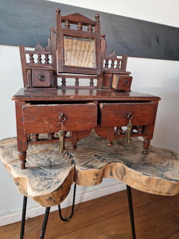 Antieke Miniatuur Kaptafel, Antiek en Kunst, Antiek | Meubels | Kasten, Ophalen of Verzenden