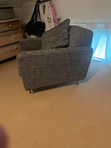 2 identieke vintage look fauteuils beschikbaar voor biedingen