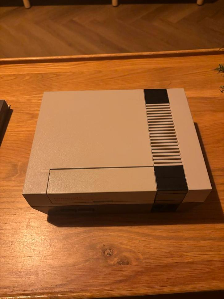 Nintendo NES met 2 controllers, 4 games en HDMI adapter, Spelcomputers en Games, Spelcomputers | Nintendo NES, Gebruikt, Met 2 controllers