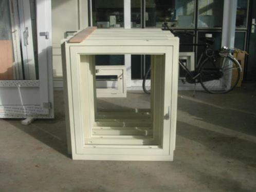 draaikiepraam 70 cm br x 90 cm hoog hardhout, Doe-het-zelf en Verbouw, Kozijnen en Schuifpuien, Nieuw, Raamkozijn, Hout, 75 tot 150 cm