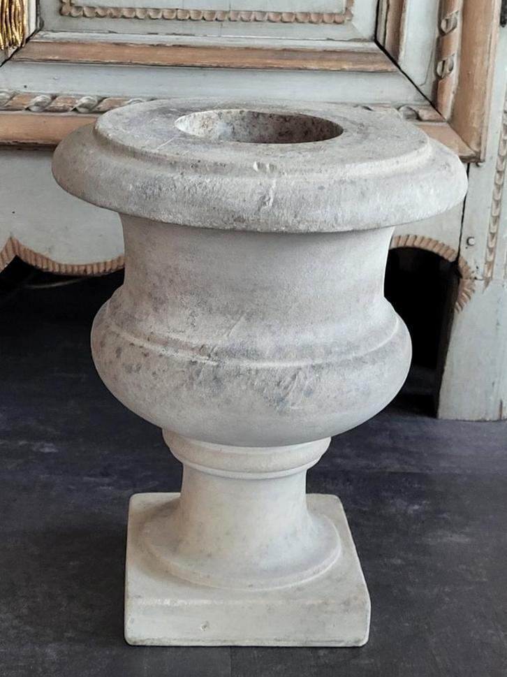 Marmeren Tuinvaas- Medicivaas-Louvrevaas by Anno Toen, Antiek en Kunst, Antiek | Vazen, Ophalen