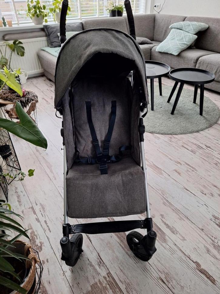 Prenatal
Buggy, grijs, verstelbare zit-/ ligstanden, Kinderen en Baby's, Buggy's, Gebruikt, Overige merken, Zonnekap, Ophalen
