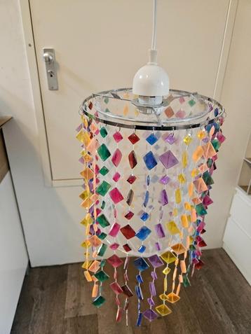 lamp met gekleurde stenen beschikbaar voor biedingen