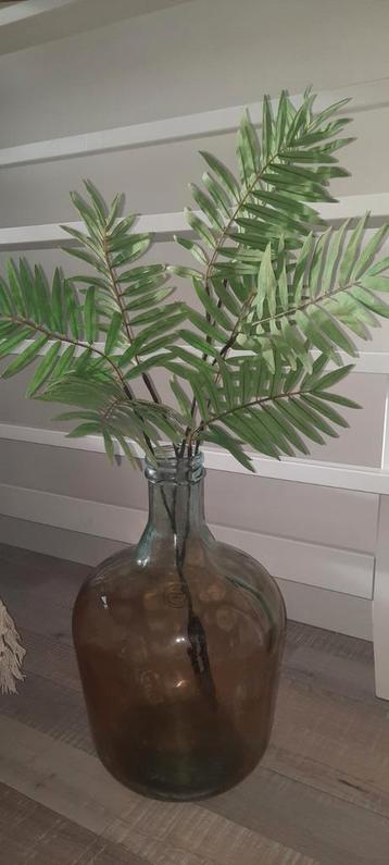 Glazen Vaas met kunsttak beschikbaar voor biedingen