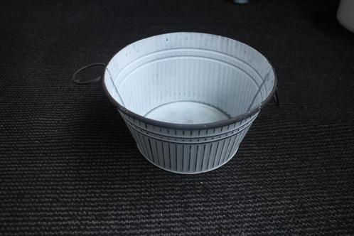 1x Wit/Grijze Bloempot, Tuin en Terras, Bloempotten, Zo goed als nieuw, Overige materialen, Binnen, Balkon, Tuin, Minder dan 40 cm