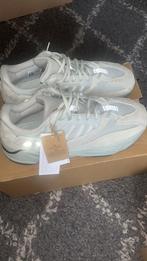 Yeezy 700, Ophalen of Verzenden, Zo goed als nieuw
