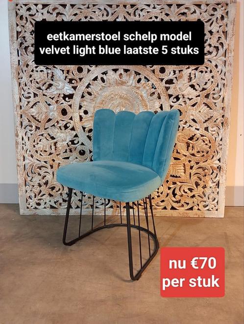 Nieuwe eetkamerstoel schelp model velvet light blue €70p/st, Huis en Inrichting, Stoelen, Nieuw, Vijf, Zes of meer stoelen, Hout