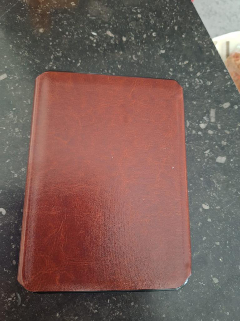 Hoesje E reader Kobo, zie foto 4 en 5 voor maten, Computers en Software, E-readers, Ophalen of Verzenden, Zo goed als nieuw