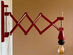 Vintage rode houten schaarlamp, Huis en Inrichting, Lampen | Wandlampen, Ophalen of Verzenden, Zo goed als nieuw
