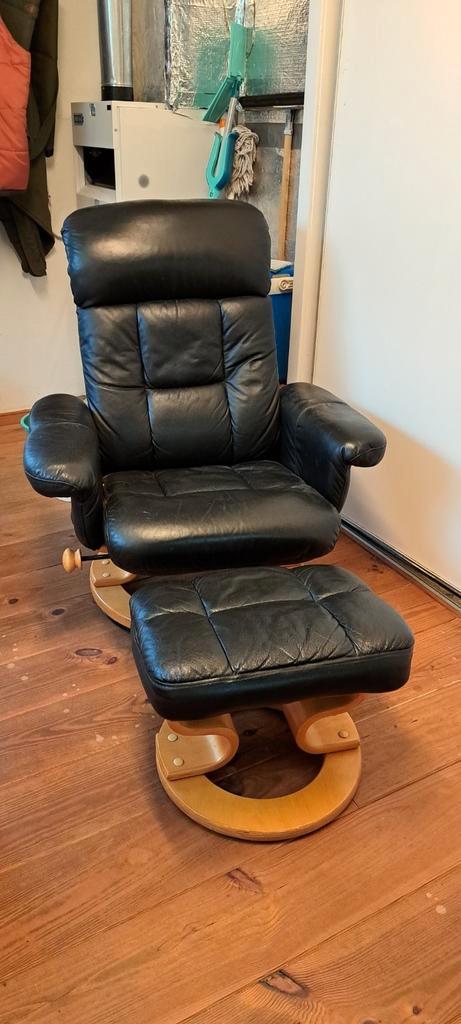 Lederen Relaxfauteuil met Voetenbank, Huis en Inrichting, Fauteuils, Gebruikt, Hout, Leer, 75 tot 100 cm, 75 tot 100 cm, Ophalen of Verzenden