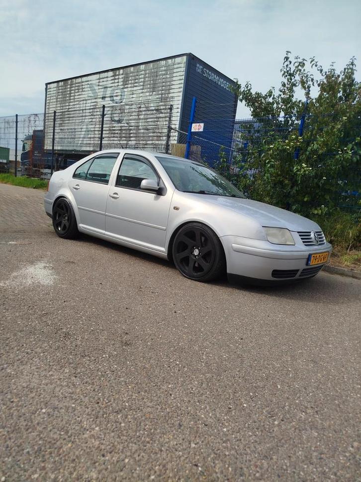 Volkswagen Bora 1999 Grijs.  2.3 V5 VR5, Auto's, Volkswagen, Bedrijf, Bora, Benzine, Sedan, Handgeschakeld, Origineel Nederlands