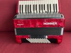 Compacte Hohner Bravo accordeon . 72 bas .Z.g.a.n., Muziek en Instrumenten, 72-bas, Zo goed als nieuw, Hohner, Met riemen