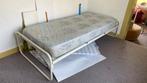 Te koop voor 10 eur: wit ijzeren bed frame & matras, 90 cm, Gebruikt, Eenpersoons, Metaal