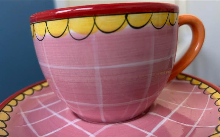 Kop en Schotel - Handgeschilderd, Huis en Inrichting, Keuken | Servies, Zo goed als nieuw, Kop(pen) en/of Schotel(s), Overige stijlen