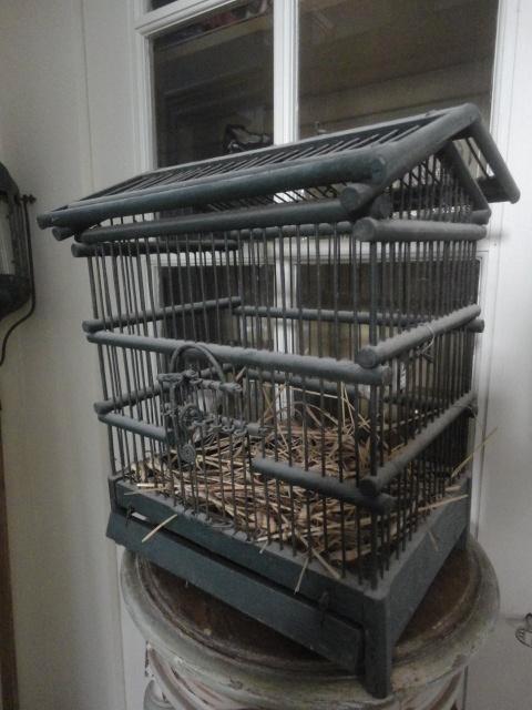 antieke GROENE HOUTEN VOGELKOOI + 1 kunst VOGELTJE, Antiek en Kunst, Antiek | Woonaccessoires, Ophalen of Verzenden