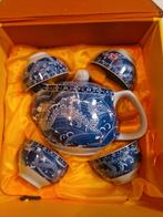 Vintage Chinees Theeservies met Drakenmotief, Huis en Inrichting, Keuken | Servies, Ophalen of Verzenden, Zo goed als nieuw, Overige stijlen