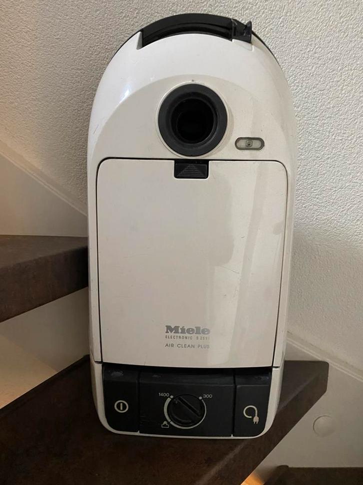 Miele Stofzuiger, Witgoed en Apparatuur, Stofzuigers, Refurbished, Stofzuiger, Minder dan 1200 watt, Stofzak, Ophalen of Verzenden