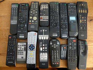 16 afstandsbedieningen - Philips, Sony, Akai, Panasonic, etc beschikbaar voor biedingen