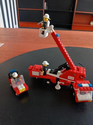 Lego brandweer ladderwagen en reddingsauto beschikbaar voor biedingen