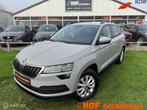 Skoda Karoq 1.0 TSI Business Edition Plus CARPLAY/STOELVERW, Auto's, Voorwielaandrijving, Stof, Gebruikt, Zwart