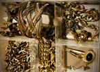 Goudkleurige sieraden gouden ketting oorbellen armband goud, Overige materialen, Ophalen of Verzenden, Goud, Verstelbaar