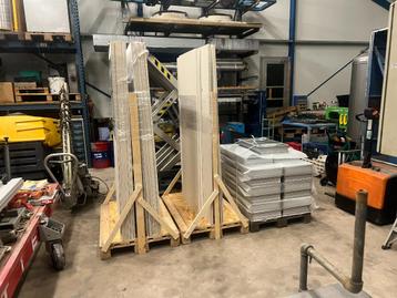 Geïsoleerde systeemwand beschikbaar voor biedingen