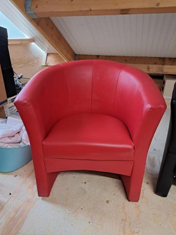 Fauteuil van kunstleer – rood (ook in zwart beschikbaar), Huis en Inrichting, Fauteuils, Gebruikt, Kunststof, 50 tot 75 cm, Minder dan 75 cm