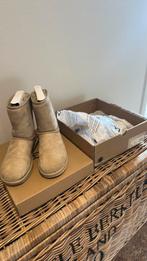 Nieuwe uggs classic short maat 39, Ophalen of Verzenden, Zo goed als nieuw, Zwart