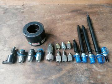 Diverse ITH hydraulische accessoires/onderdelen beschikbaar voor biedingen