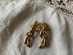 Monet clip on oorbellen Vintage, Ophalen of Verzenden, Gebruikt, Goud, Overige materialen