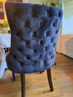 Stoelen – zwart met siernagels, Ophalen, Zo goed als nieuw, Zwart, Vier