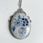 hanger Delft porselein met filigrain zilveren versiering, Ophalen of Verzenden, Zilver, Hanger