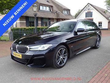 BMW 5 Serie Touring 520i LCI M-PAKKET SHADOWLINE PANODAK/COM beschikbaar voor biedingen