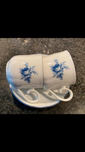2x D.E. KOFFIE KOPJES MET BLAUW ROOSJE  - ROSITA - VINTAGE beschikbaar voor biedingen